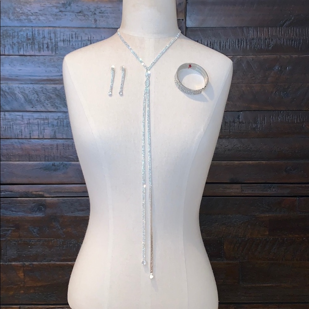 Three-piece set of costume jewelry